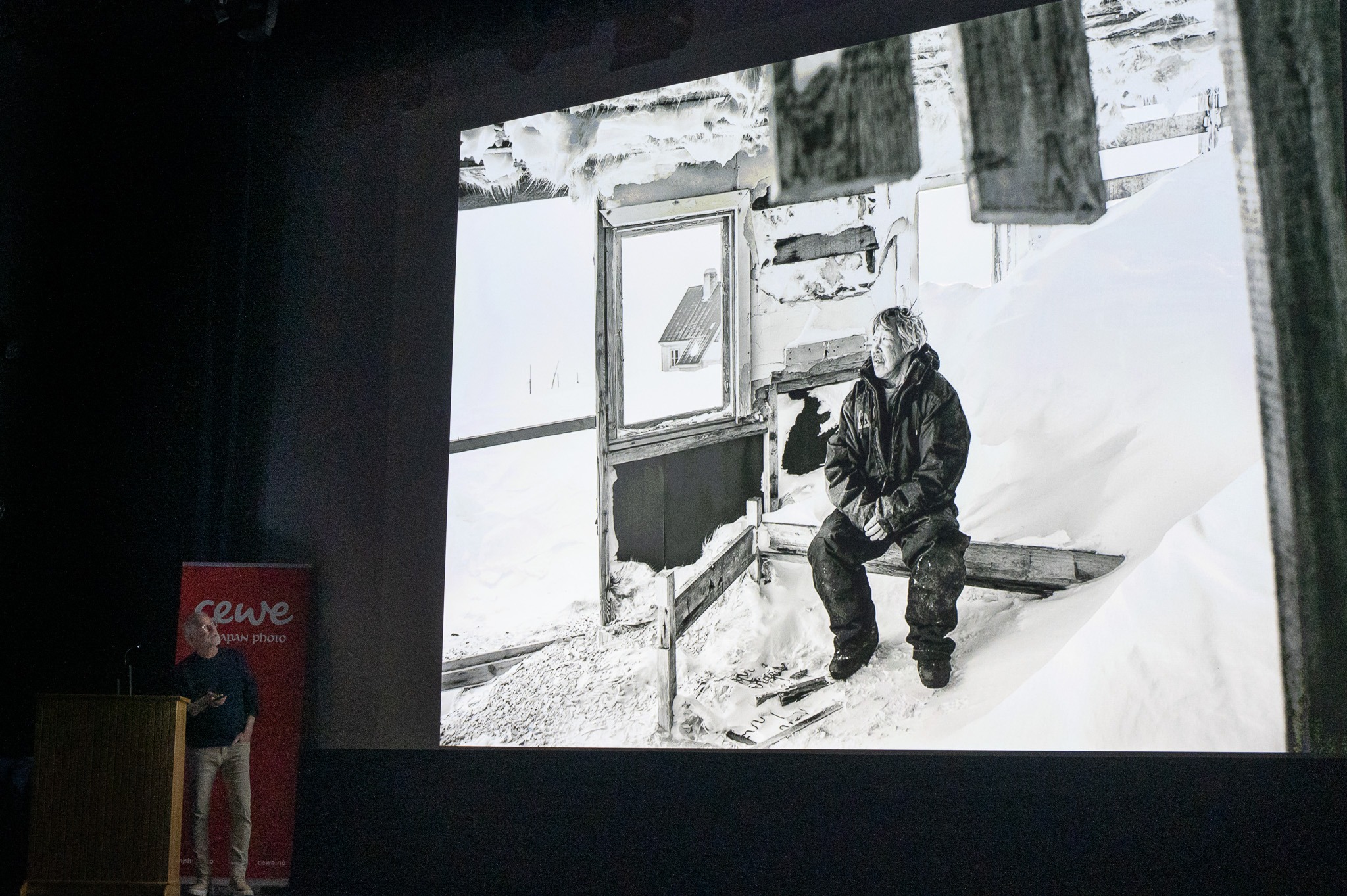 Ragnar Axelsson med sterke bilder og sterke historier fra folk og natur i de arktiske områdene. (Foto: Per Flakstad)