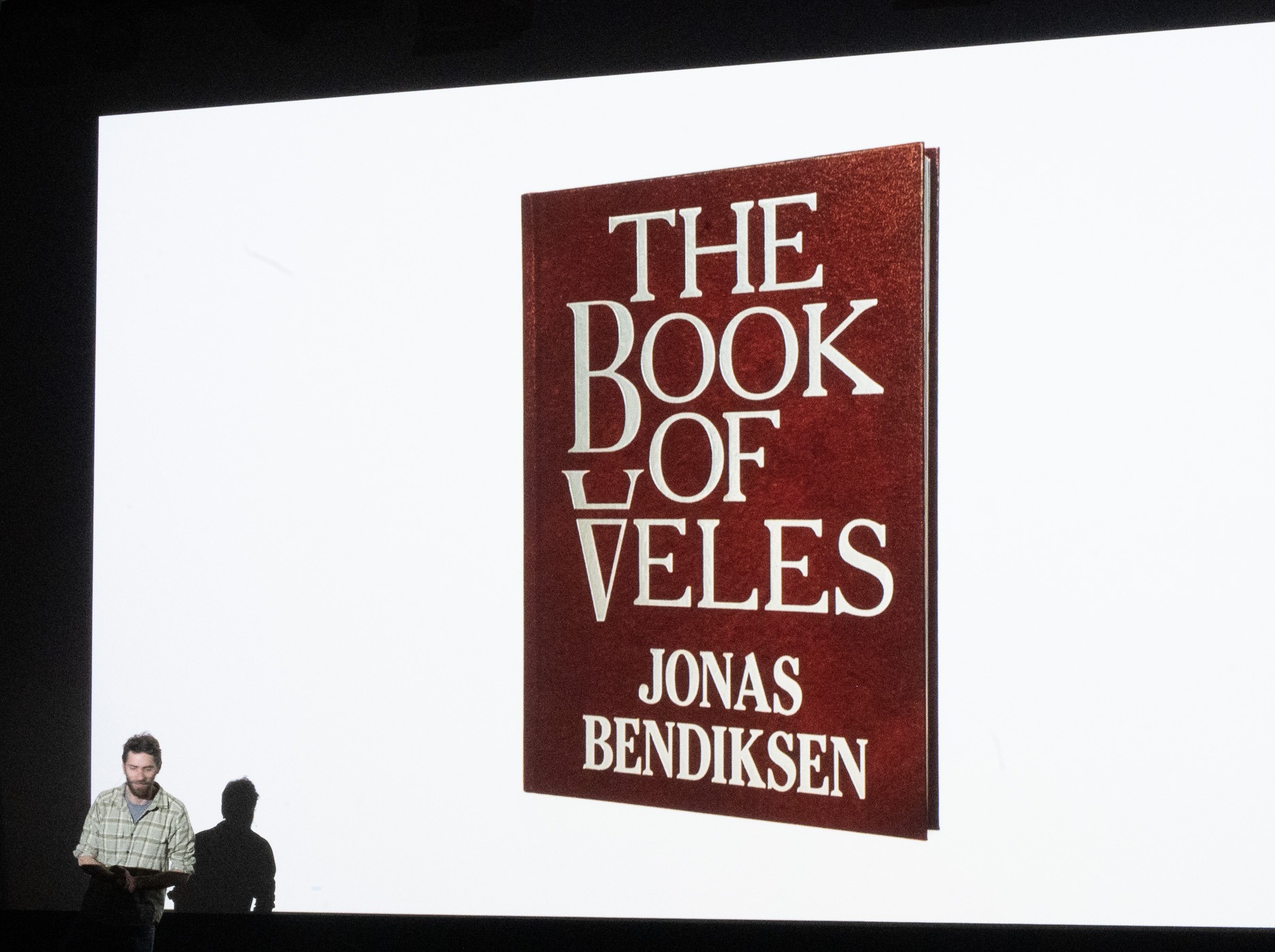 Tankevekkende fra Jonas Bendiksen om sitt prosjekt Book of Veles som ble utgitt som en dokumentarbok, men som viste seg å være noe helt annet. (Foto: Per Flakstad)