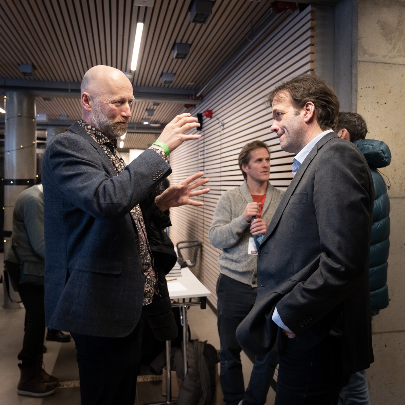 Audun Rikardsen og Felix Heintzenberg med Matthew Maran i bakgrunnen. (Foto: Per Flakstad)